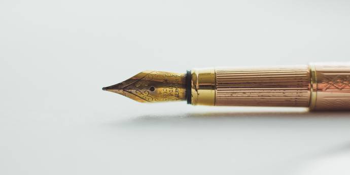 gold fountain pen