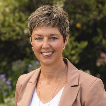 portrait of  Tracy Johnston