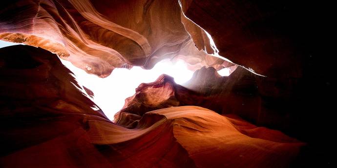 Sun light in the gap between two walls of a canyon