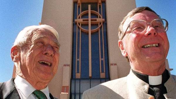 Sir Rod Weir in December 1999 with Dean Michael Brown of the Cathedral Church of St Paul in Wellington. Weir was chairman of the campaign to raise funds for the cathedral’s extension in time for the millennium.